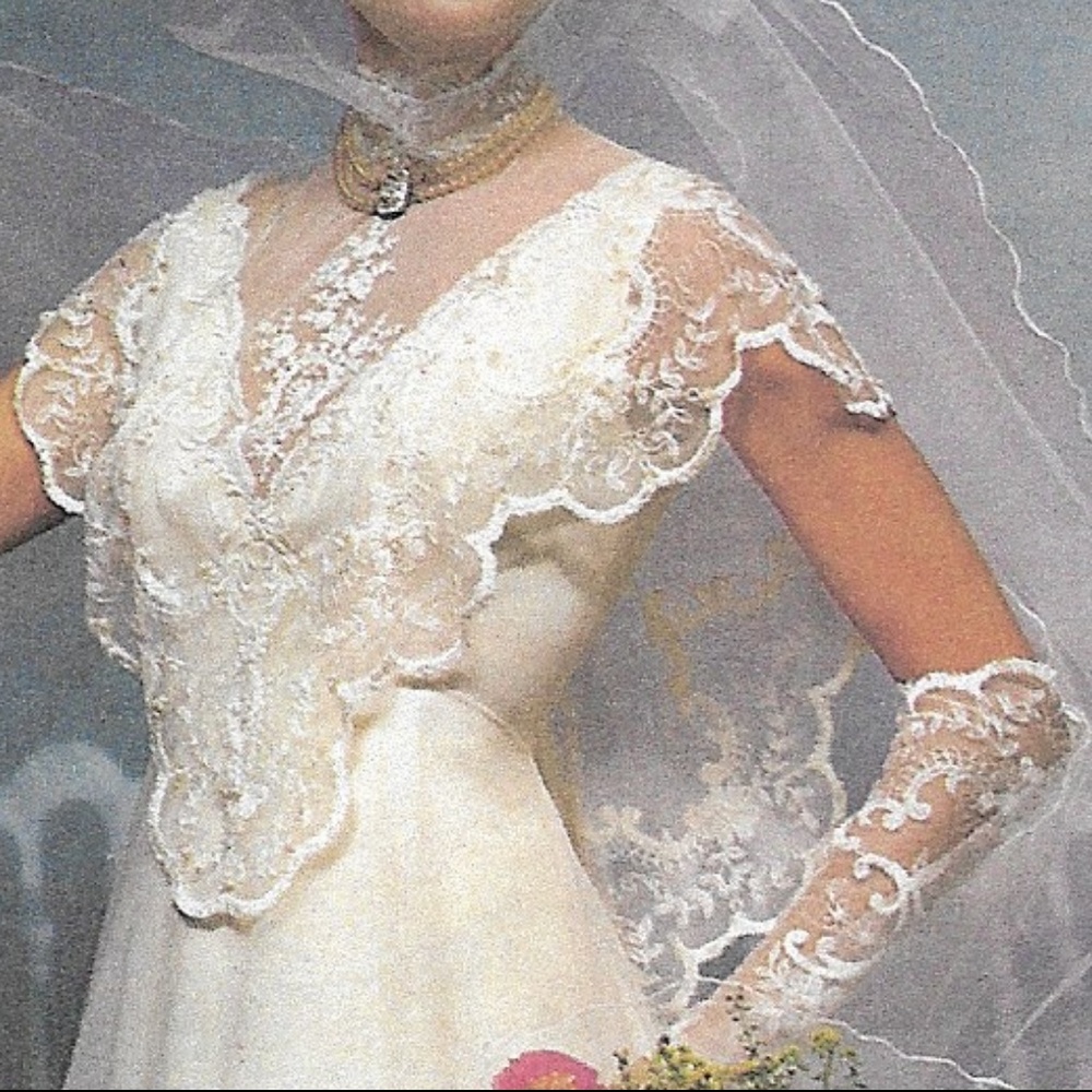 Wedding GOWN & HEADPIECE DESIGNED BY EVE OF MILADY - Picture 3 of 9